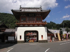 武雄温泉楼門